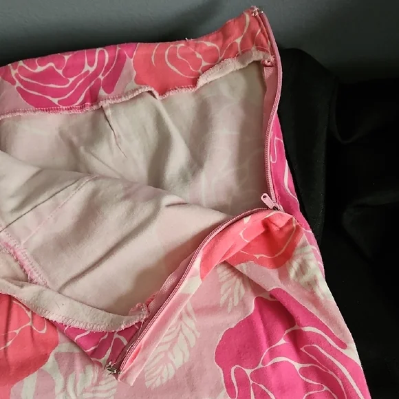 Lilly Pulitzer Vibrant Pink Rose Capris - Picture 5 of 15